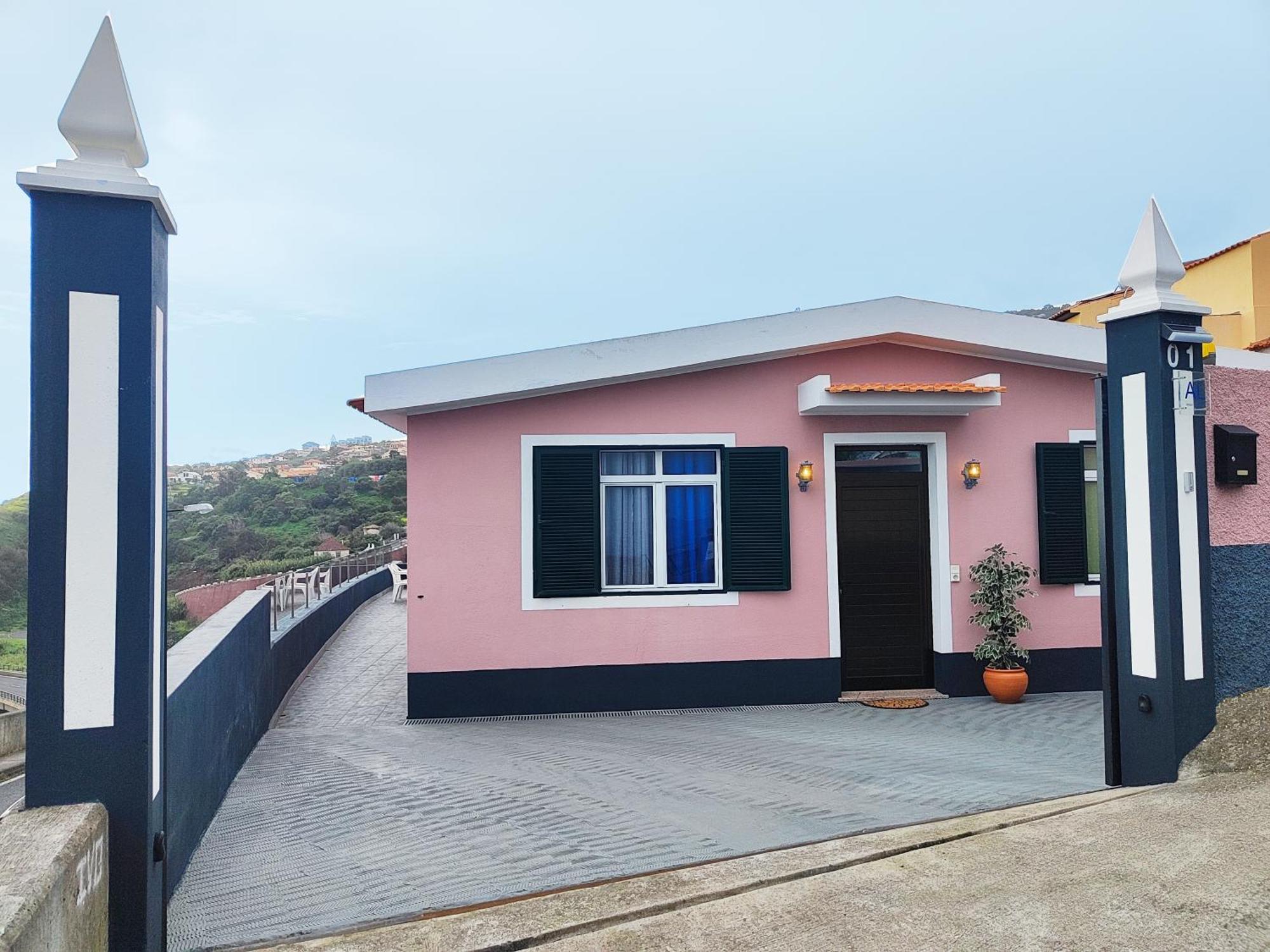 Gateone Al Airport View House Villa Machico  Eksteriør bilde